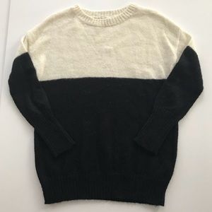 GAP black and white colorblock sweater